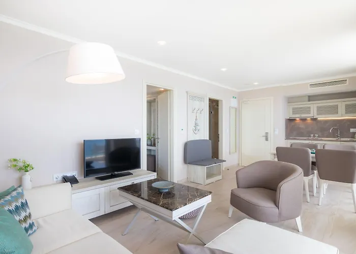 King Maron & Hotel Maroneia (Rhodope)